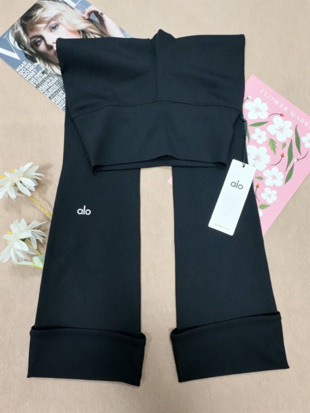 New With Tags🖤Alo Yoga Airbrush High-Waist Bootcut Legging🕶️Black (Regular) - Picture 5 of 14